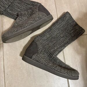 Air Walk Knitted Slipper Boots, Women's Size 10 Worn Once? P8